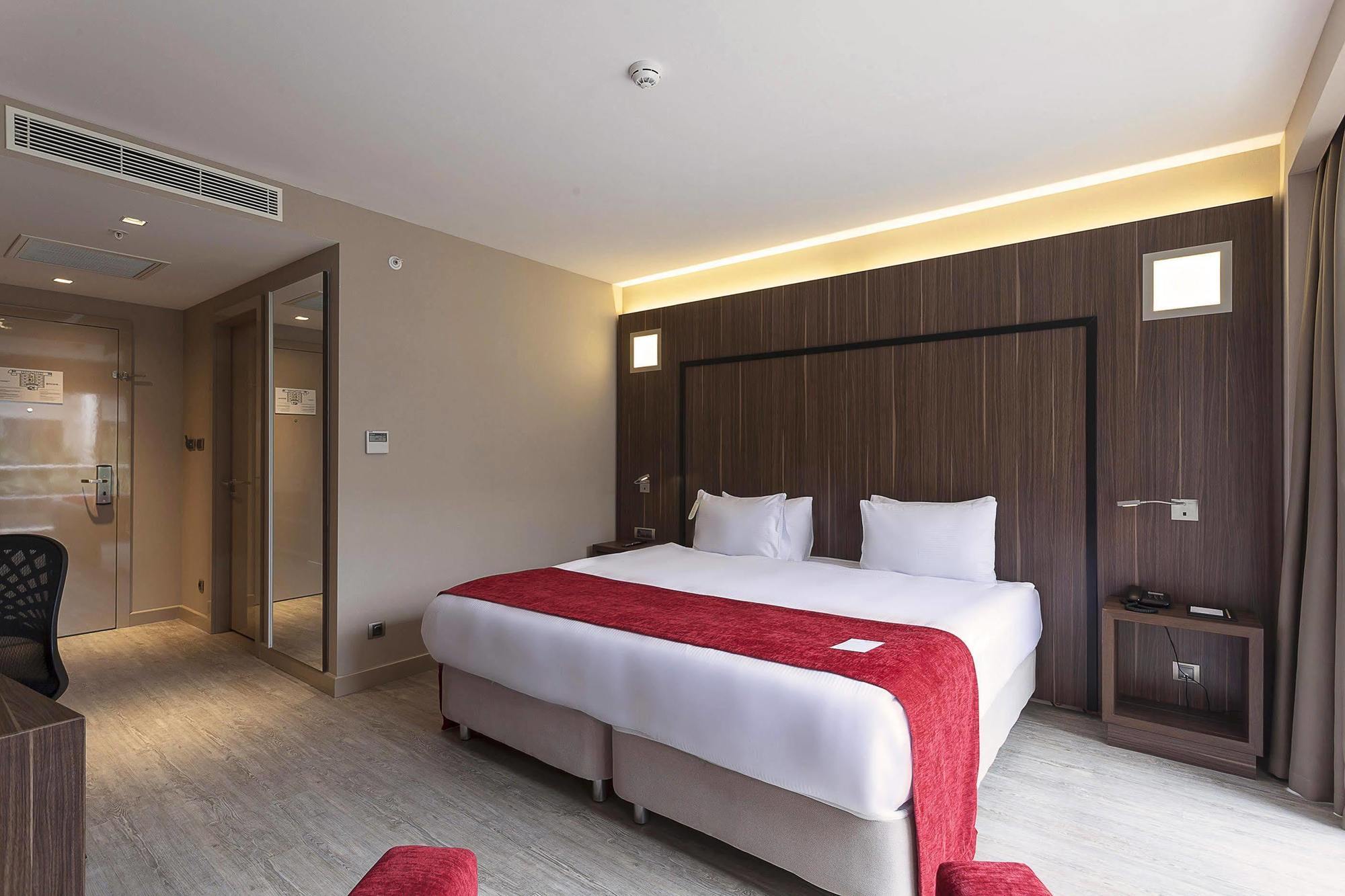Ramada Encore By Wyndham Измир Екстериор снимка
